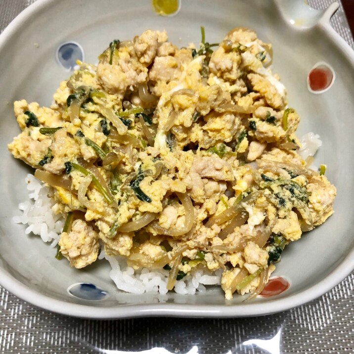 簡単 節約夕飯 鶏ひき肉 豆苗 もやしの卵丼ぶり レシピ 作り方 By 管理栄養士mikamama 楽天レシピ 簡単 節約夕飯 鶏ひき肉 豆苗 もやしの卵丼ぶり レシピ 作り方 By 管理栄養士mikamama 楽天レシピ